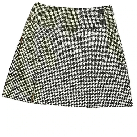 New York & Company Classic Mini Skirt Houndstooth Pattern Black and White Size 4 - Picture 2 of 4